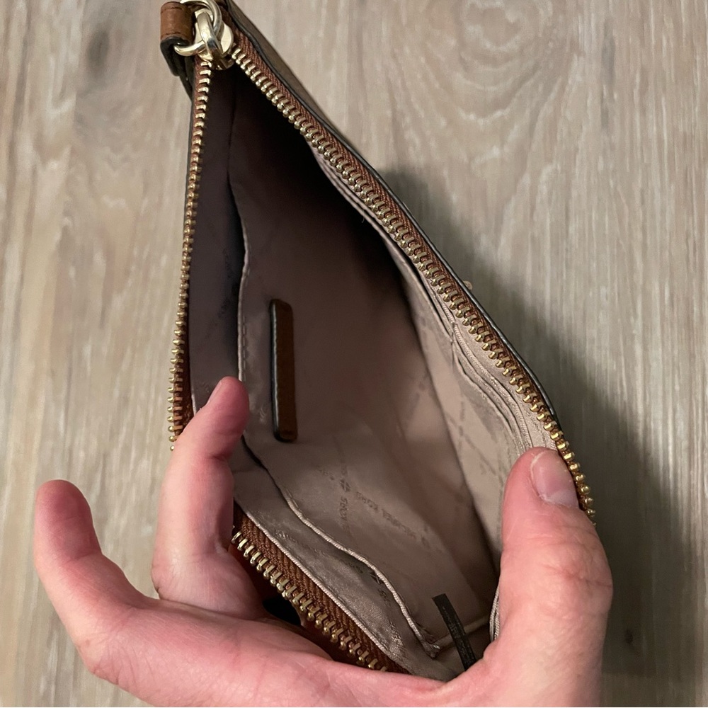 Michael Kors wristlet. - Picture 3 of 3